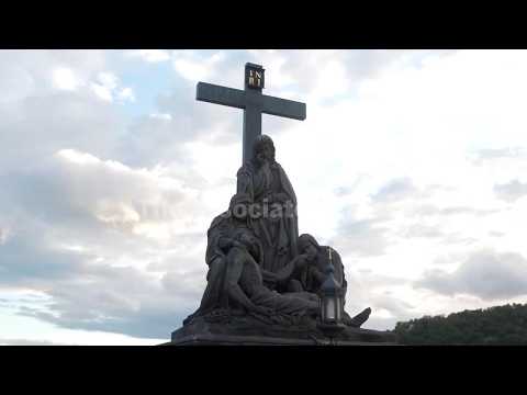 Depeche Mode fans flock to Prague’s Charles Bridge to recreate 1988 band photo