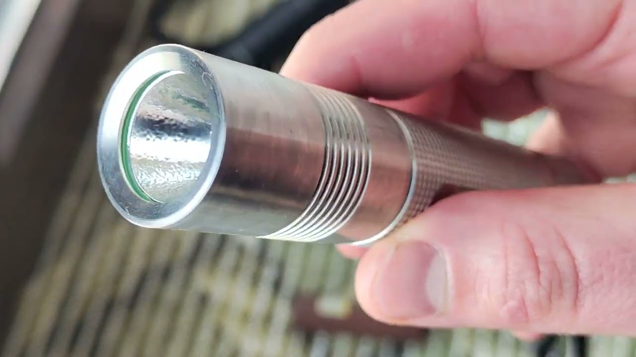 Обзор титановой версии фонаря Convoy S2+ на 519A 4000к