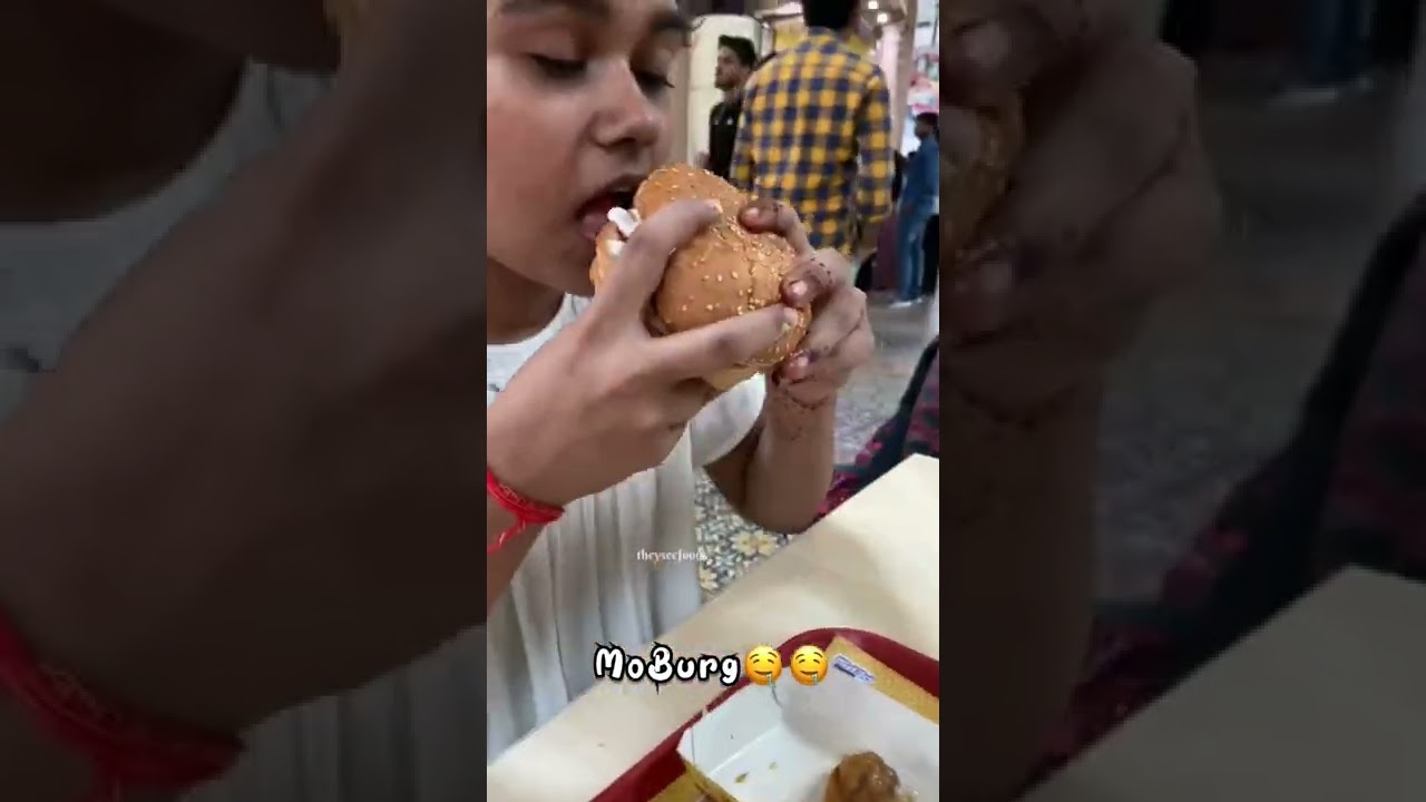 Have you ever tried *Momo Burger*?? 😍😍 | theySee Shorts | 