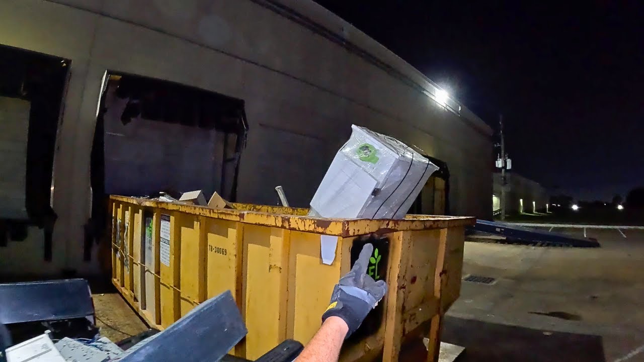 Ныряние в мусорном контейнере «Это двухэтажный автобус!»