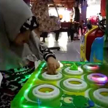 Zahra lg pukul kodok