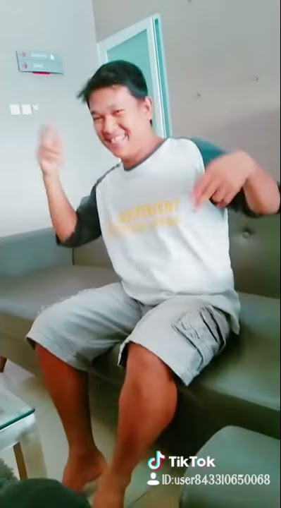Seorang pemuda gila karna tiktok