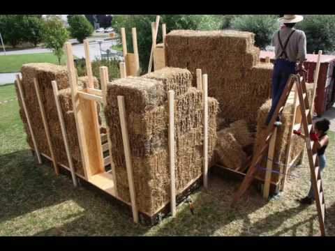 Att bygga ett halmbalshus på 2 1/2 minuter / Building a straw bale house in 2,5 minutes