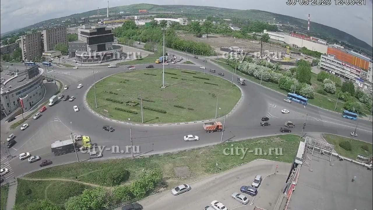 круговой перекресток с островками безопасности. дтп новокузнецк рембыттехника. новости новокузнецка дтп. новокузнецк левый берег мост. новокузнецк кольцо новокузнецк.