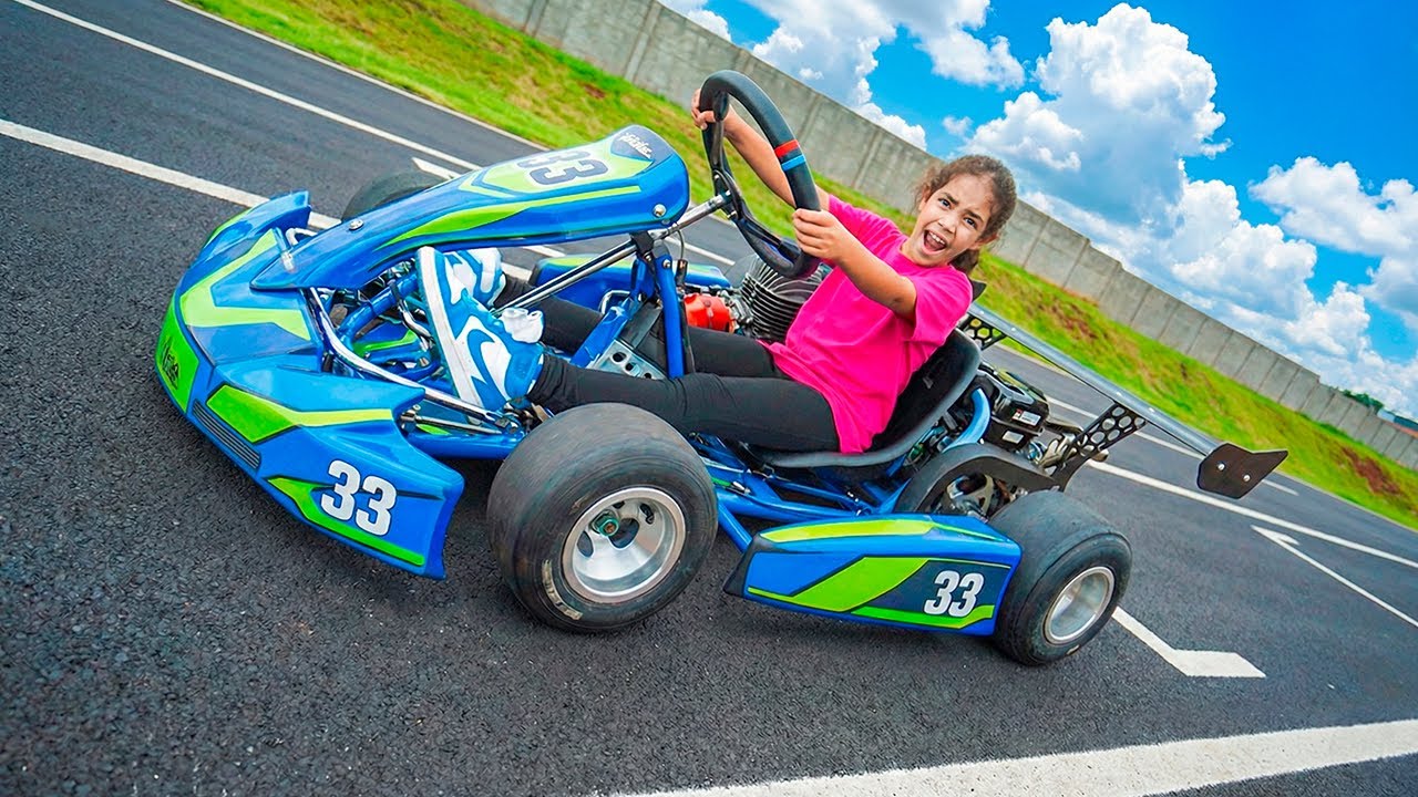 ENSINEI MINHA FILHA A PILOTAR UM KART DE DRIFT 😱