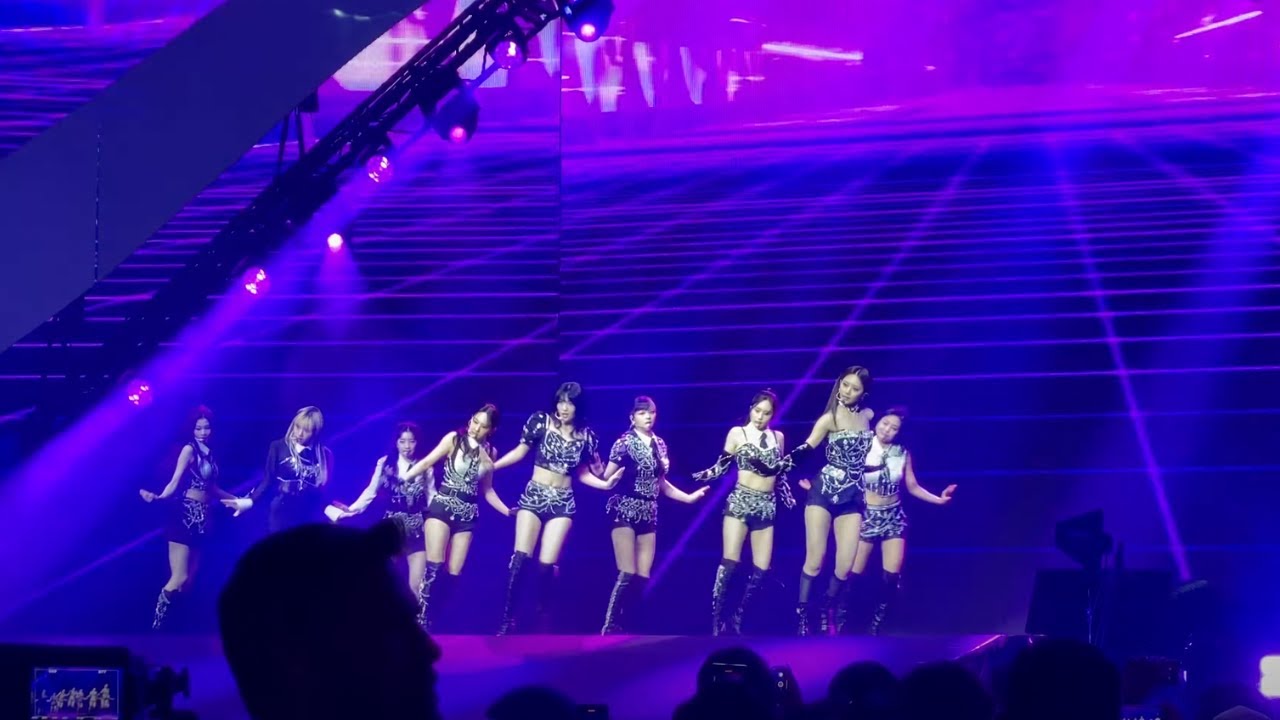 TWICE (SET ME FREE + I CAN'T STOP ME) - TWICE 5th World Tour “Ready To Be” Chicago Day 1 [4K]