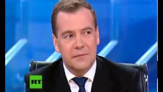 Медведев откровенничает за кадром (07.12.2012)