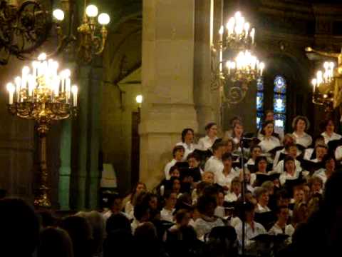 3 23 06 09 Cécile dans le Choeur de Paris XIII église de la Trinité Paris