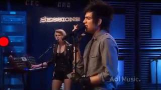 Video voorbeeld van "Adam Lambert strut live on AOL music session"