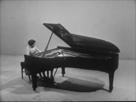 VIDEO: Alicia de Larrocha plays Albéniz, Granados and de Falla (1962)