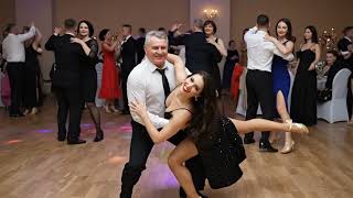 Ten Refren Porwał Wszystkich – Sala Śpiewała Do Rana