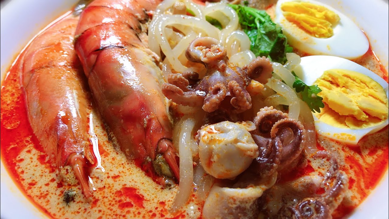 Creamy Tom Yum Noodle Soup | How to Make delicious hot Thai soup that is bursting with flavour