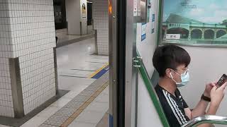 136次TEMU2012+TEMU2011普悠瑪自強號,和4046次經由北迴線開往花蓮的EMU580+EMU514區間快車,和431次TEMU2016+TEMU2015普悠瑪自強號