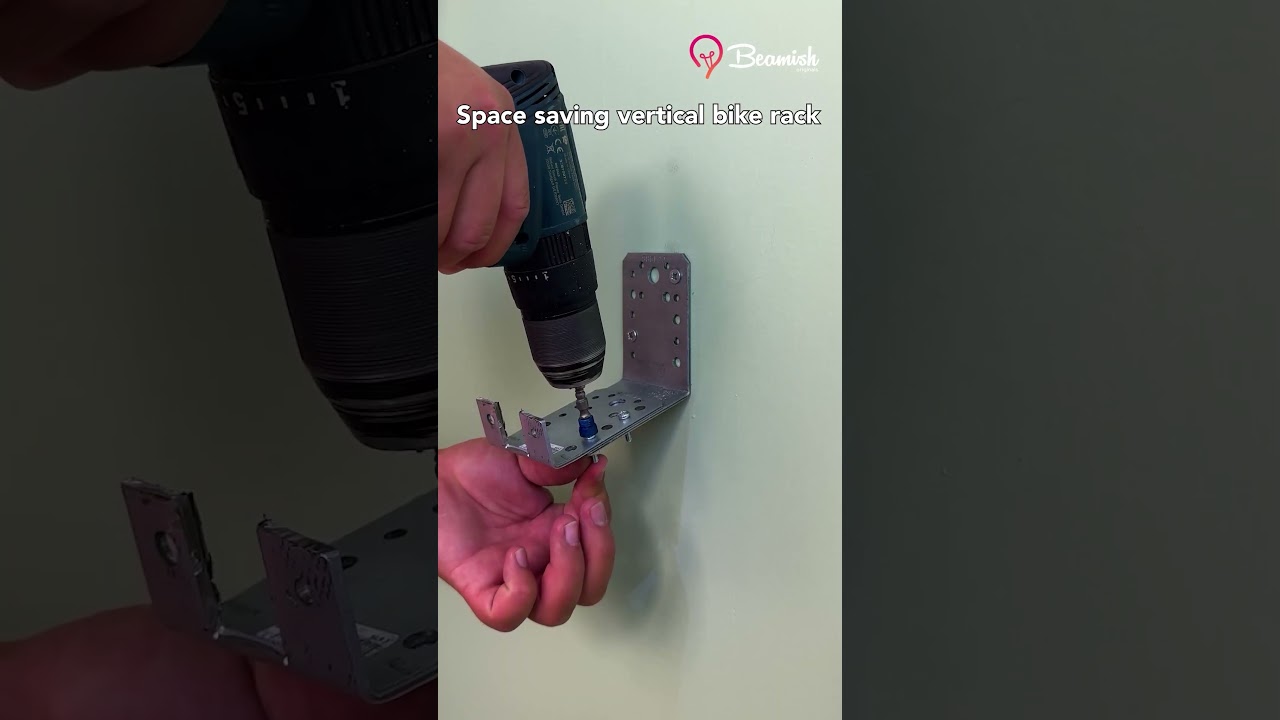 Space saving vertical bike rack 