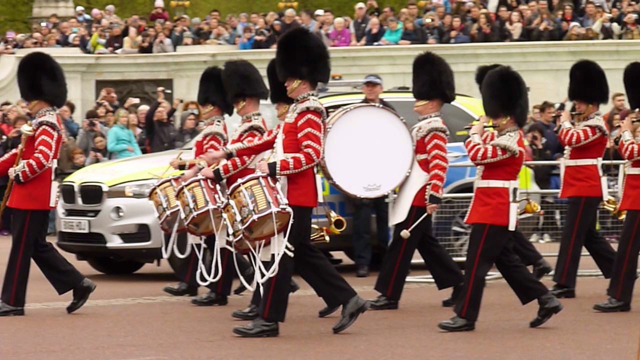 1 st Bn Irish Guards Corps of Drums & Irish Guards YouTube