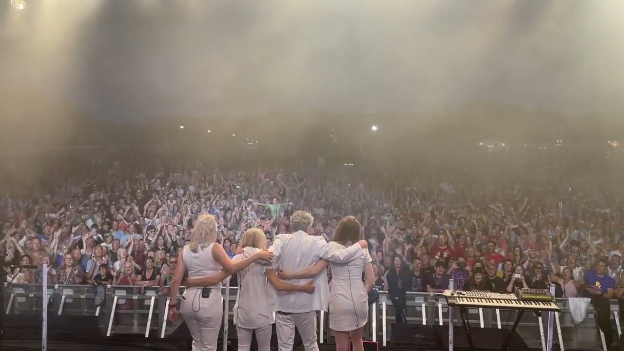 Chilfest 2023 - Hold Me Now Tring