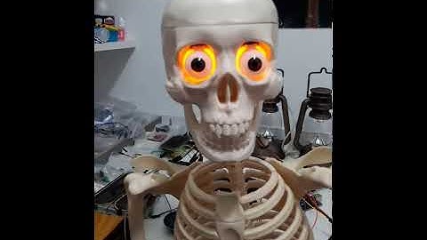 Caveira Falante 02 Talking Skull  Arduino control and PIR Motion sensor Vídeo 04
