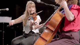 Fran & Flora - Doina i
Daylight Music 298 12/01/19
Fran & Flora https://www.franandflora.com/
Video by Huske Media https://huske.media/
Live Sound - Mara Smeathers
Sound Mix - Maciek Czarnecki
Produced by Arctic Circle
http://www.daylightmusic.london Fran & Flora - Doina i