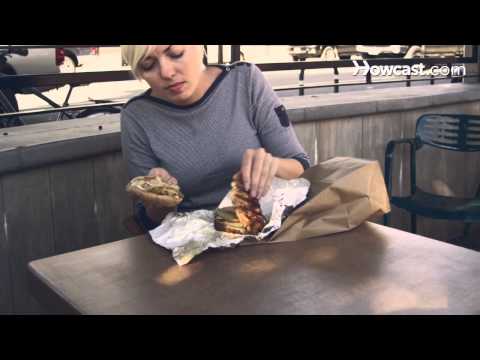 Videó: 3 egyszerű módja annak, hogy étkezzen a gyorséttermekben, amikor ketót csinál