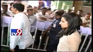 Nara Brahmani and Lokesh pays condolence to MVVS Murthy - TV9