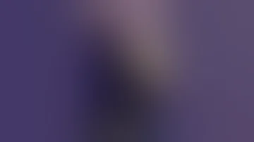 جاعدة على صناعي يسلخني خلفيي 
