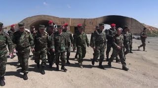 رئيس هيئة الأركان العامة للجيش السوري يجول في قاعدة الشعيرات