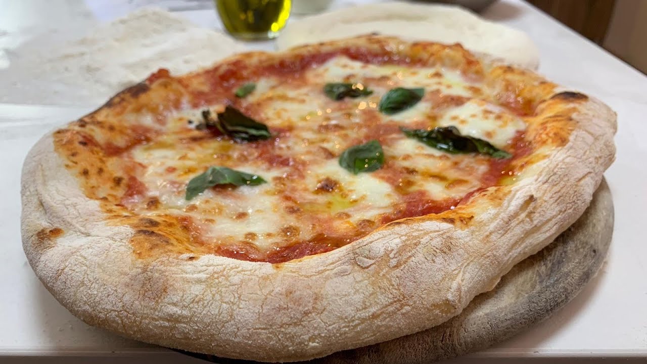 איך להכין פיצה בסגנון נאפוליטני בתנור הביתי ללא טאבון - קל, פשוט וטעים בטירוף !