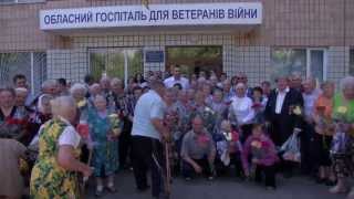 Политика: Кличко спел под гитару военную песню для ветеранов