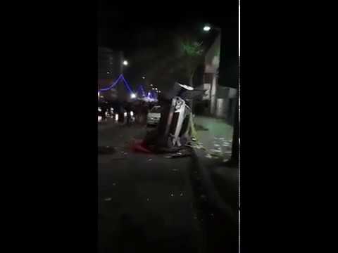 اراک واژگون کردن سمند پلیس توسط مردم ۹ دی ۱۳۹۶