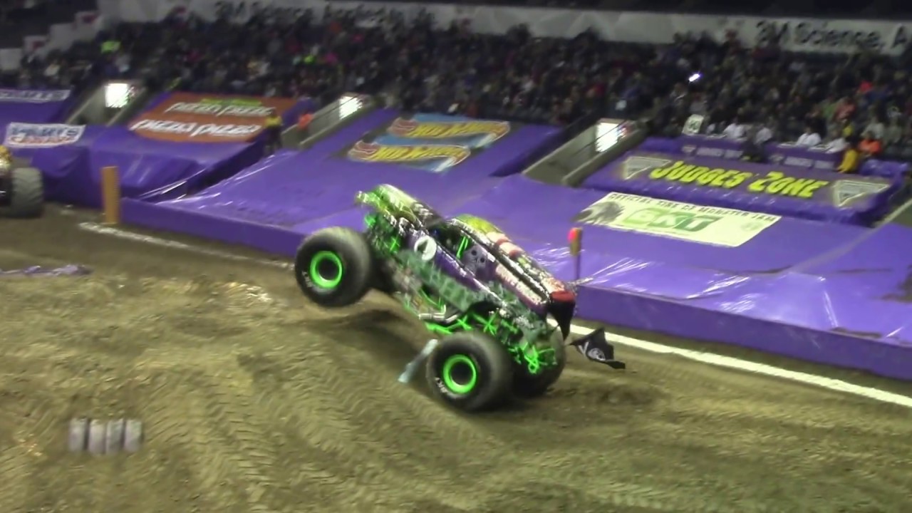 Grave Digger At Budweiser Gardens 2017 Youtube
