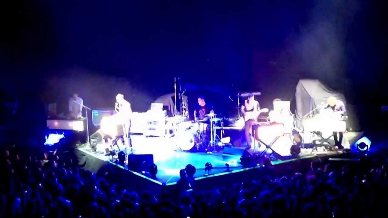Hellogoodbye- Here in your arms - YouTube