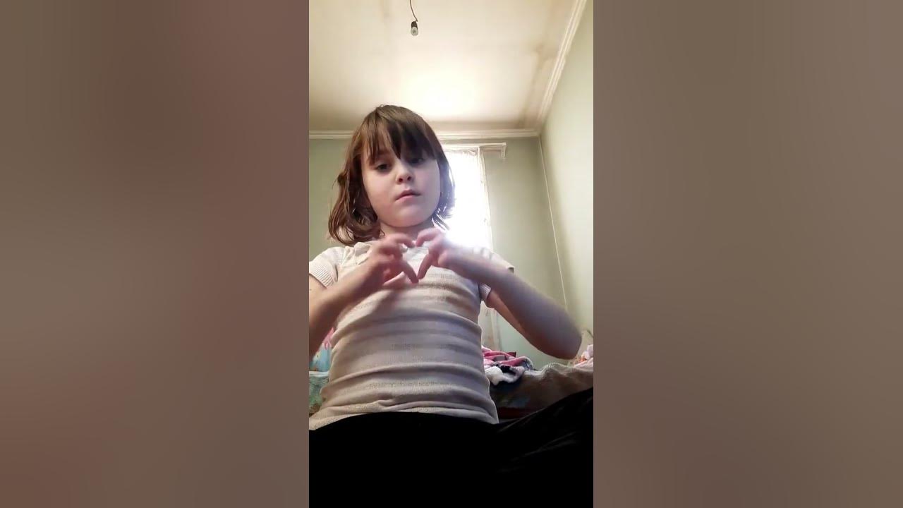 где были смаилики я не люблю эти пальци показивать🖕поэтому там бали ...