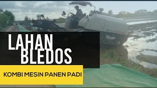 Download lagu OPERTAOR JOS LAHAN BERLUPMPUR HAJAR | MESIN PANEN PADI MODERN