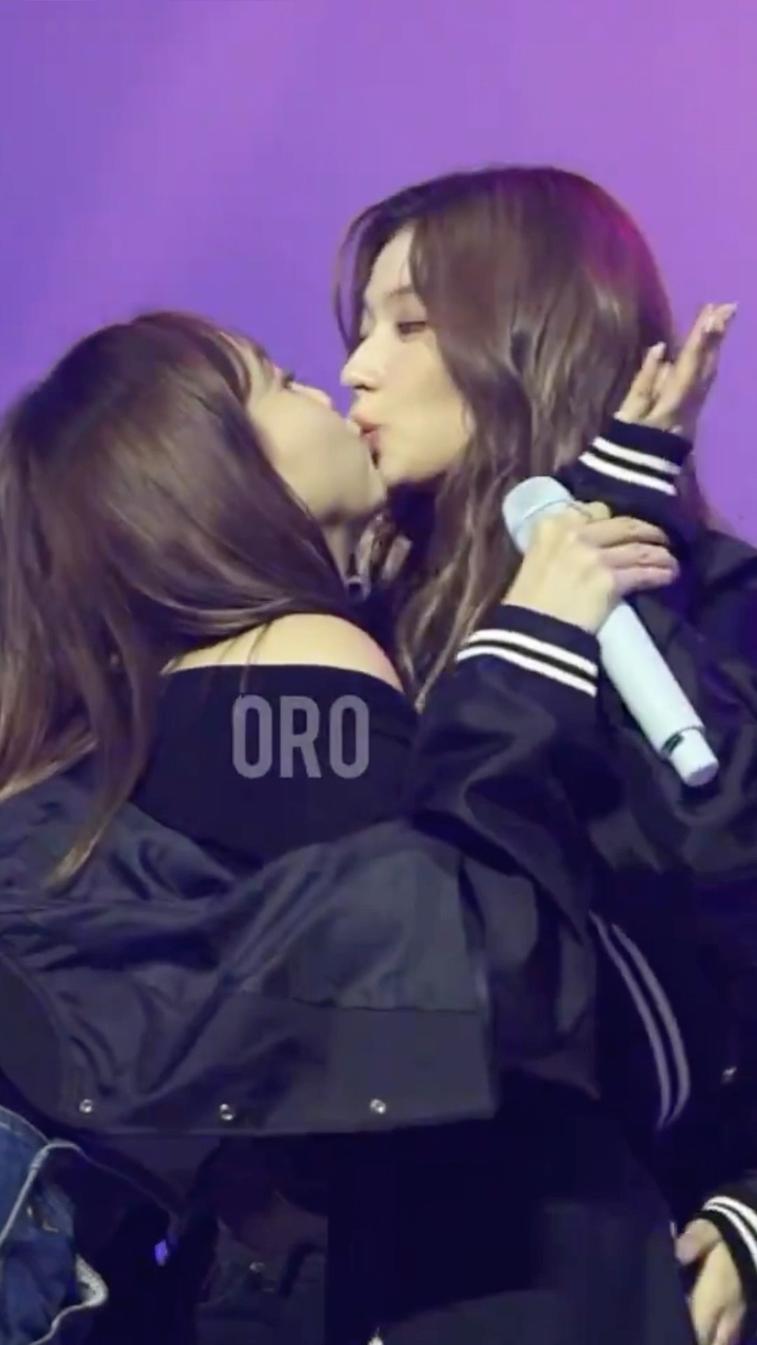メーカー直売 - 人気ランキング ついに口と口でキスしてしまったサナとナヨン【TWICE】#twice アイドル