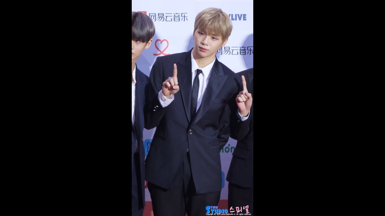 180214 워너원 강다니엘 레드카펫 직캠 Wanna One Kang Daniel fancam (가온차트 뮤직 어워드) by Spinel