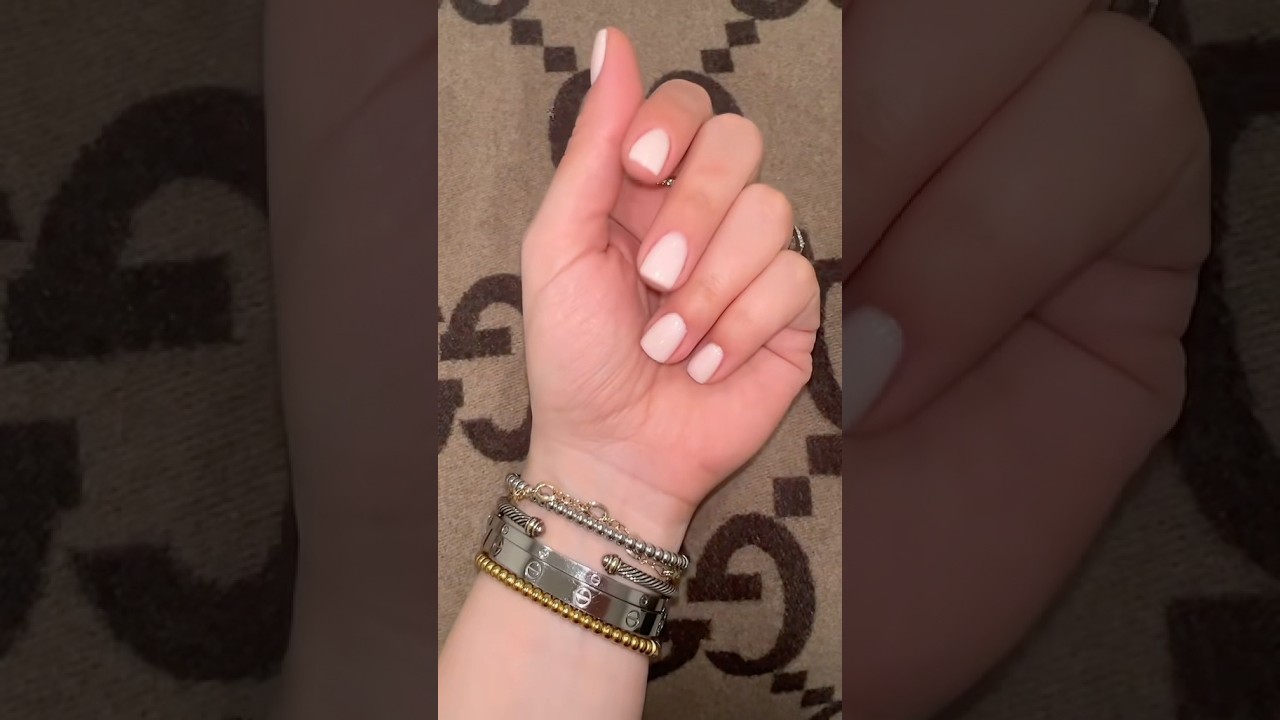 Simple and clean nail inspo💅