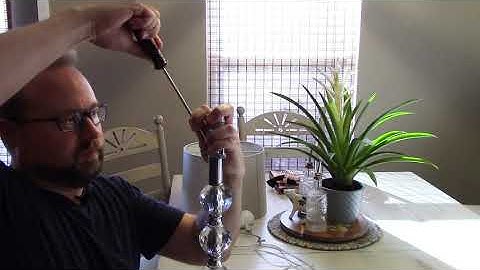 How To Replace A Lamp Socket.