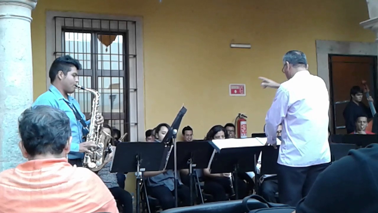 Banda Sinfónica EML - Sonatina (Solo Sax Alto) de W.A.Mozart