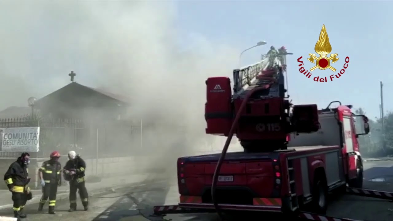 MELITO DI NAPOLI (NA) - Incendio chiesa Santa Maria Madre del Risorto