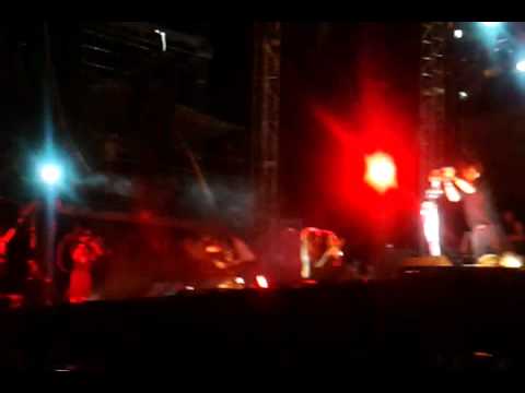 Head plays Blind on stage with Korn! Carolina Rebellion 2012