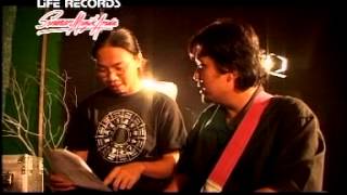 LAKSAMANA-GUGURNYA BUNGA CINTA..MTV LIVE