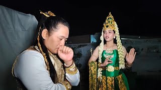 LINDUNGI PUTRA MAHKOTA DARI SANTET KENCANA UNGU