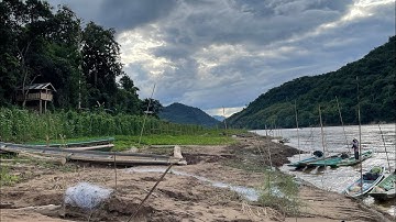 Ngôi làng biệt lập giữa núi rừng sông mê công