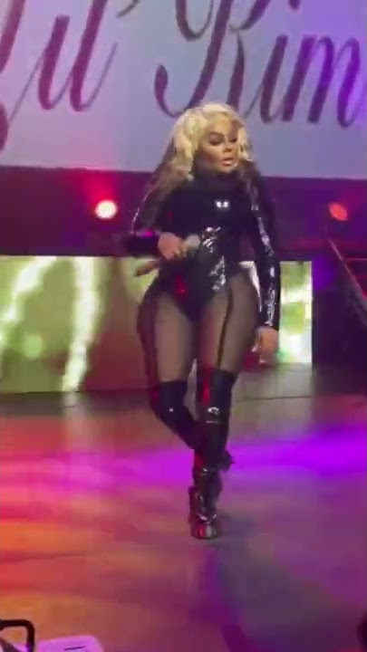 Lil Kim Doing Her Dance