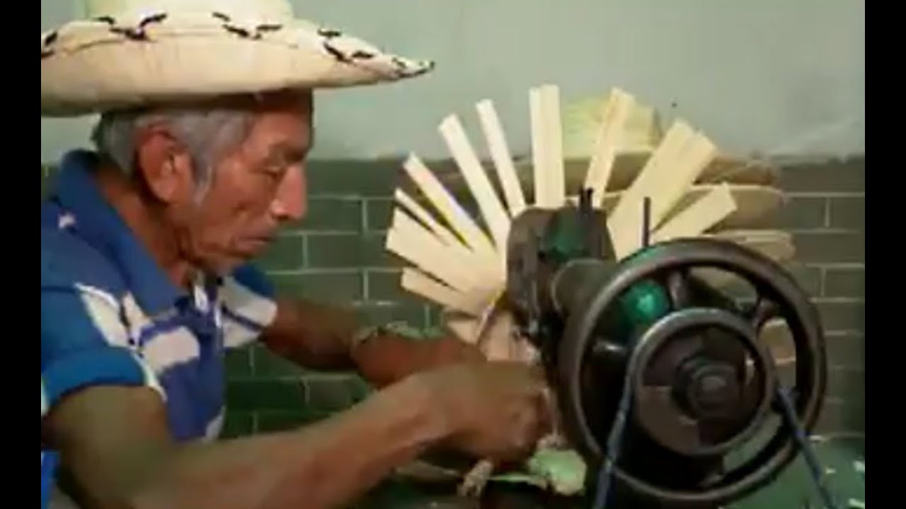 Así se elaboran los sombreros de palma - YouTube