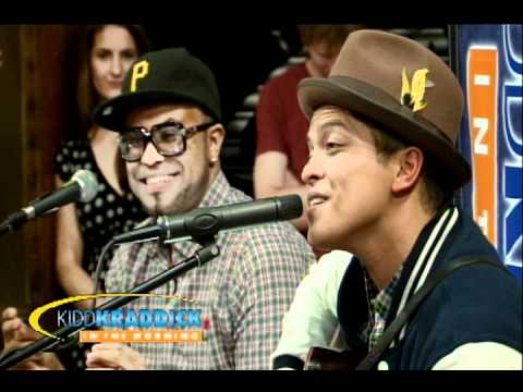 Bruno Mars - Lazy Song Live [Exclusive]