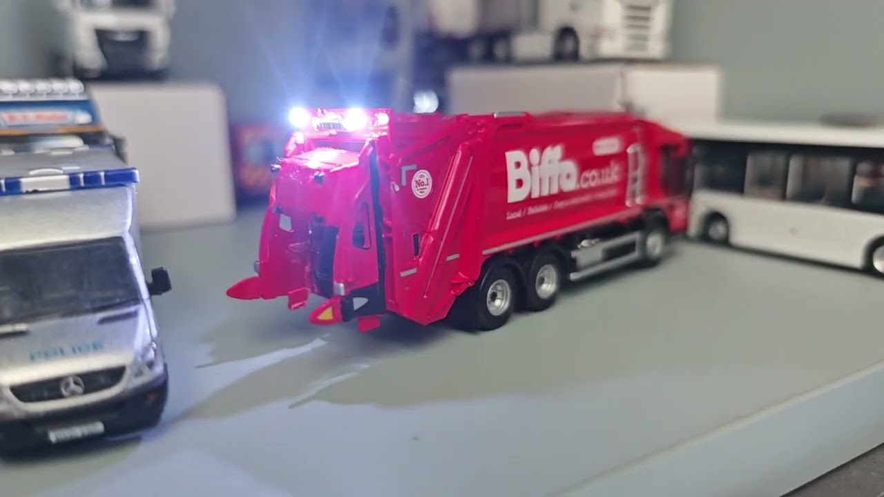 Oxford Diecast Biffa Bin Lorry