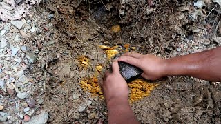 Viral..,! Suddenly Rich Discovery of Gold Nest || Gold Treasure Discovery || Traditional Gold Panner