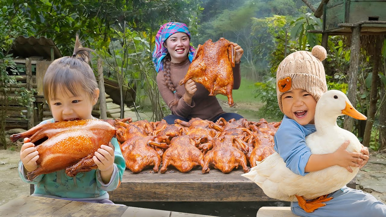 Amazing Flavor of Charcoal-Grilled Duck by Chuc Duong with Help from Nhi and Khoi | Village Life