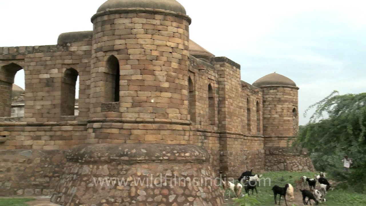 Tomb of the bygone era - Sultan Ghari!